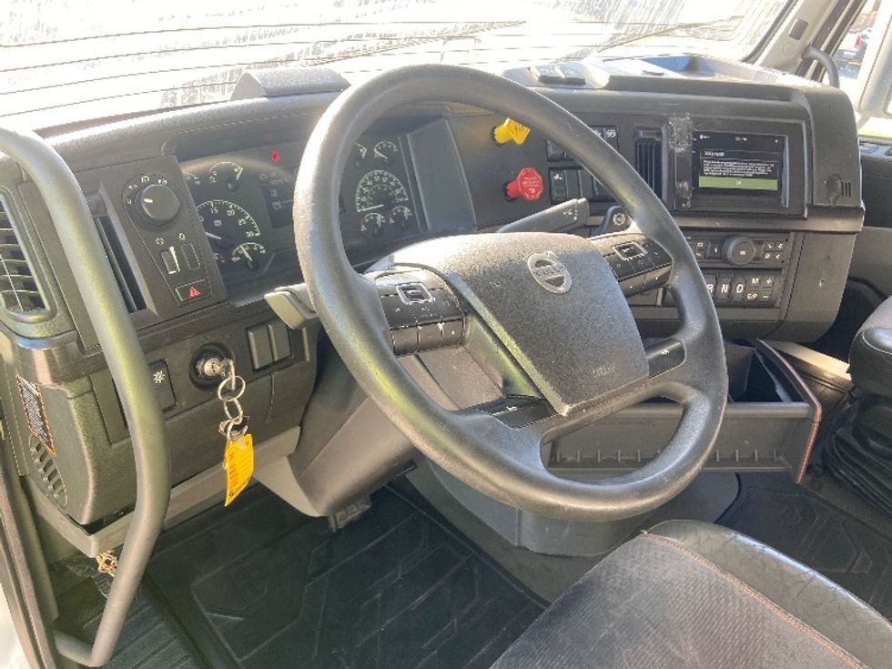 Sleeper Tractor-Heavy Duty Tractors-Volvo-2020-VNL64760-San Antonio-TX-718,635\n\t\tmiles-$ 49,000 - Image 10