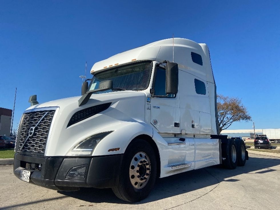 Sleeper Tractor-Heavy Duty Tractors-Volvo-2020-VNL64760-San Antonio-TX-718,635\n\t\tmiles-$ 49,000 - Image 3