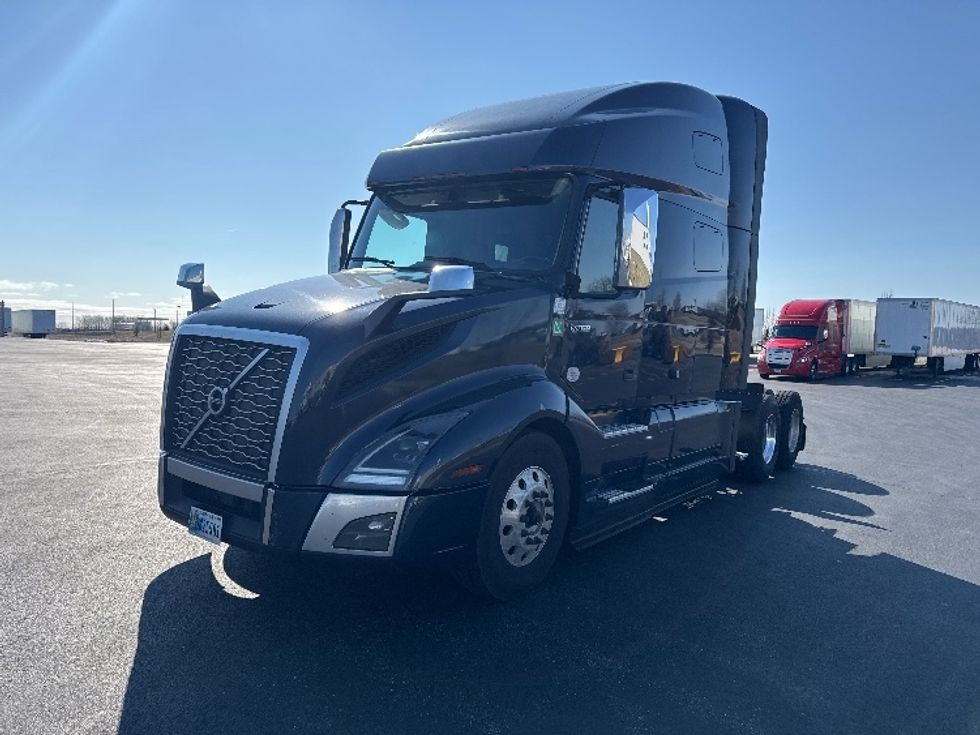 Sleeper Tractor-Heavy Duty Tractors-Volvo-2020-VNL64760-Sheboygan-WI-472,049\n\t\tmiles-$ 60,000 - Image 3