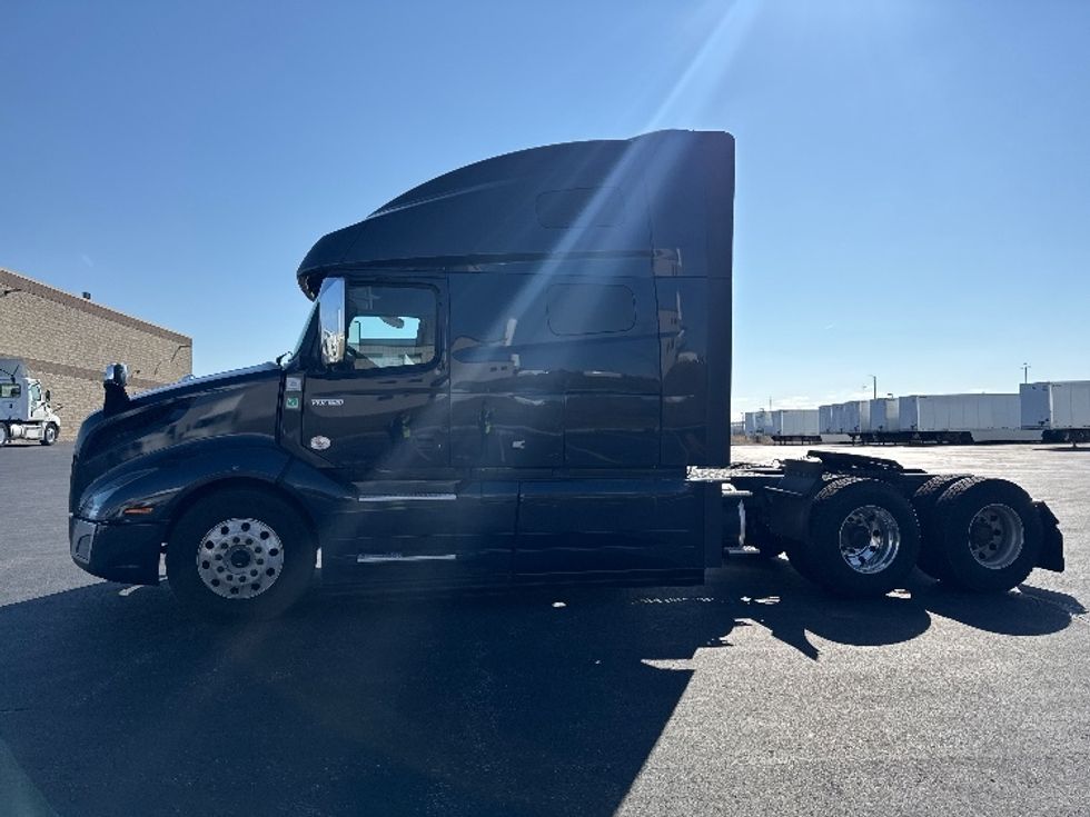Sleeper Tractor-Heavy Duty Tractors-Volvo-2020-VNL64760-Sheboygan-WI-472,049\n\t\tmiles-$ 60,000 - Image 4