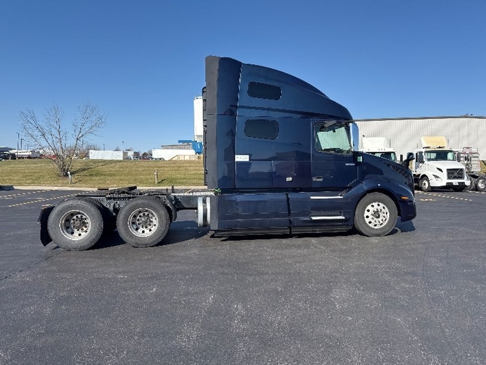 Sleeper Tractor-Heavy Duty Tractors-Volvo-2020-VNL64760-Sheboygan-WI-472,049\n\t\tmiles-$ 60,000 - Image 8