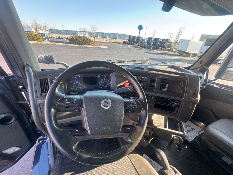 Sleeper Tractor-Heavy Duty Tractors-Volvo-2020-VNL64760-Sheboygan-WI-803,920\n\t\tmiles-$ 37,500 - Image 11