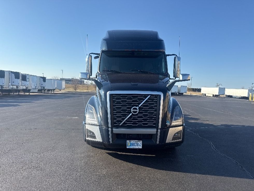 Sleeper Tractor-Heavy Duty Tractors-Volvo-2020-VNL64760-Sheboygan-WI-803,920\n\t\tmiles-$ 37,500 - Image 2