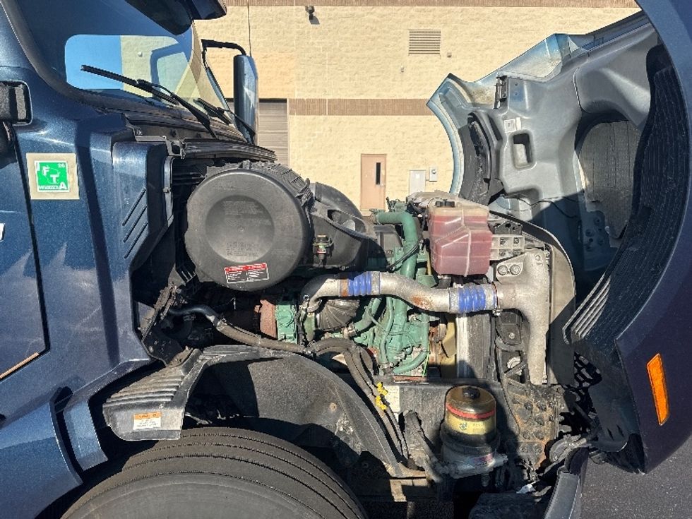 Sleeper Tractor-Heavy Duty Tractors-Volvo-2020-VNL64760-Sheboygan-WI-803,920\n\t\tmiles-$ 37,500 - Image 20