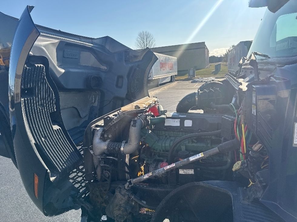 Sleeper Tractor-Heavy Duty Tractors-Volvo-2020-VNL64760-Sheboygan-WI-803,920\n\t\tmiles-$ 37,500 - Image 21