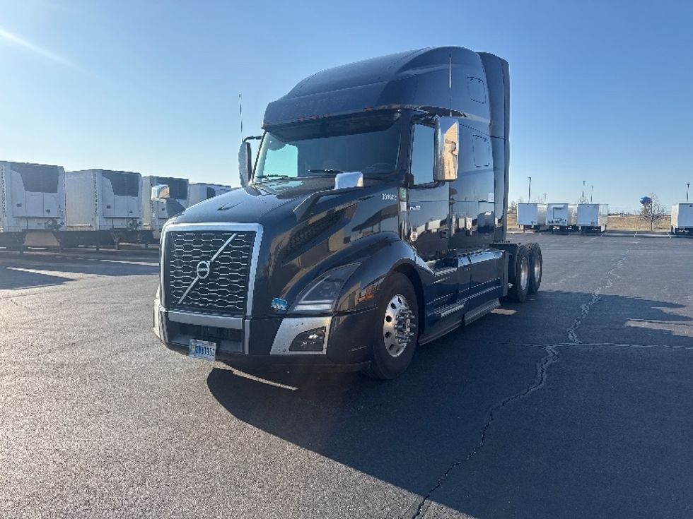 Sleeper Tractor-Heavy Duty Tractors-Volvo-2020-VNL64760-Sheboygan-WI-803,920\n\t\tmiles-$ 37,500 - Image 3