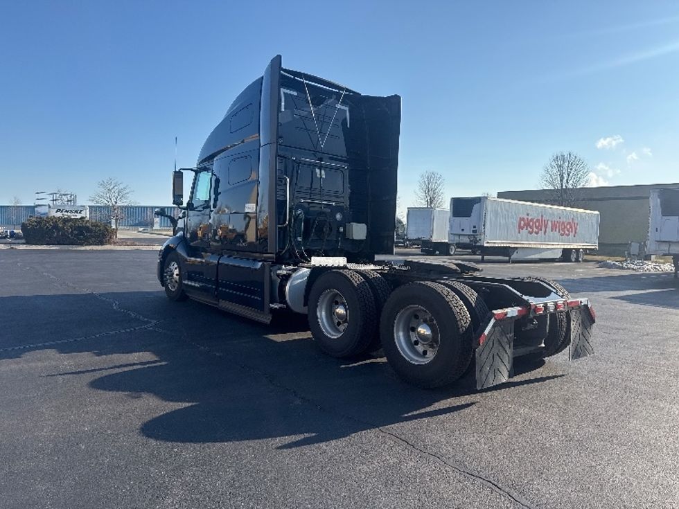 Sleeper Tractor-Heavy Duty Tractors-Volvo-2020-VNL64760-Sheboygan-WI-803,920\n\t\tmiles-$ 37,500 - Image 5