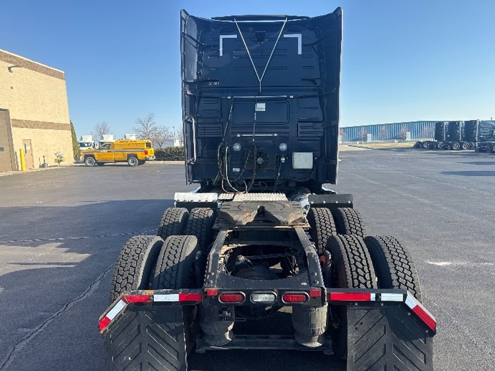 Sleeper Tractor-Heavy Duty Tractors-Volvo-2020-VNL64760-Sheboygan-WI-803,920\n\t\tmiles-$ 37,500 - Image 6