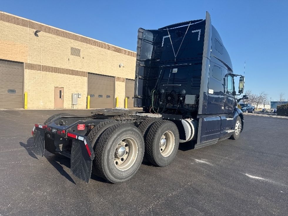 Sleeper Tractor-Heavy Duty Tractors-Volvo-2020-VNL64760-Sheboygan-WI-803,920\n\t\tmiles-$ 37,500 - Image 7