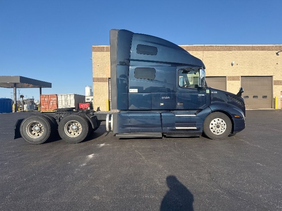 Sleeper Tractor-Heavy Duty Tractors-Volvo-2020-VNL64760-Sheboygan-WI-803,920\n\t\tmiles-$ 37,500 - Image 8
