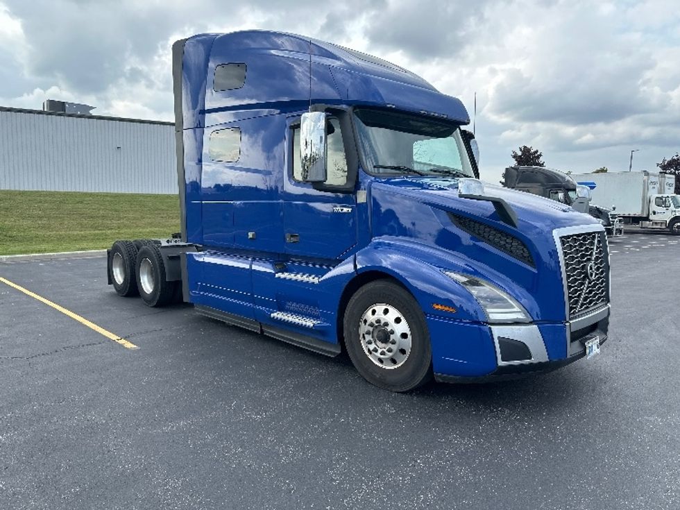 Sleeper Tractor-Heavy Duty Tractors-Volvo-2020-VNL64760-Sheboygan-WI-817,622\n\t\tmiles-$ 45,250 - Image 1