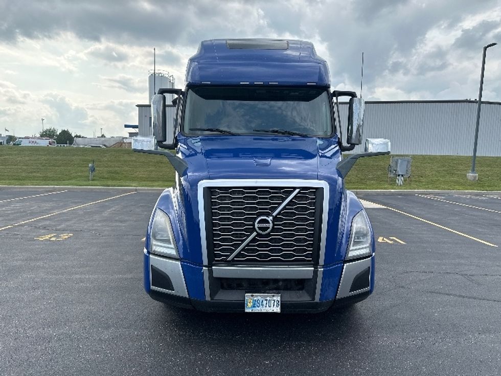 Sleeper Tractor-Heavy Duty Tractors-Volvo-2020-VNL64760-Sheboygan-WI-817,622\n\t\tmiles-$ 45,250 - Image 2
