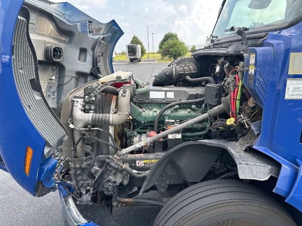 Sleeper Tractor-Heavy Duty Tractors-Volvo-2020-VNL64760-Sheboygan-WI-817,622\n\t\tmiles-$ 45,250 - Image 21