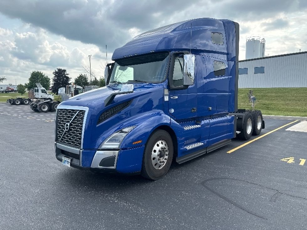 Sleeper Tractor-Heavy Duty Tractors-Volvo-2020-VNL64760-Sheboygan-WI-817,622\n\t\tmiles-$ 45,250 - Image 3