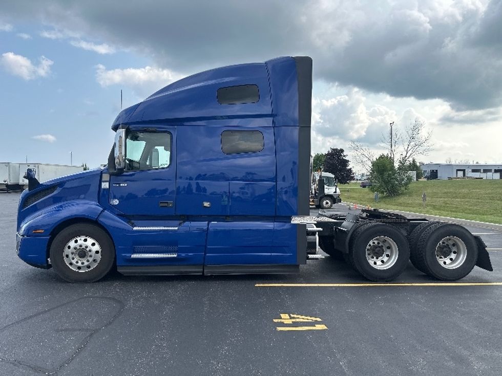 Sleeper Tractor-Heavy Duty Tractors-Volvo-2020-VNL64760-Sheboygan-WI-817,622\n\t\tmiles-$ 45,250 - Image 4