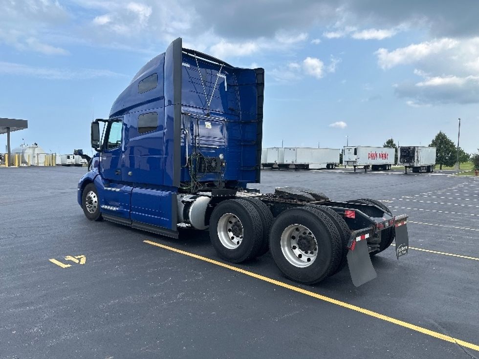 Sleeper Tractor-Heavy Duty Tractors-Volvo-2020-VNL64760-Sheboygan-WI-817,622\n\t\tmiles-$ 45,250 - Image 5