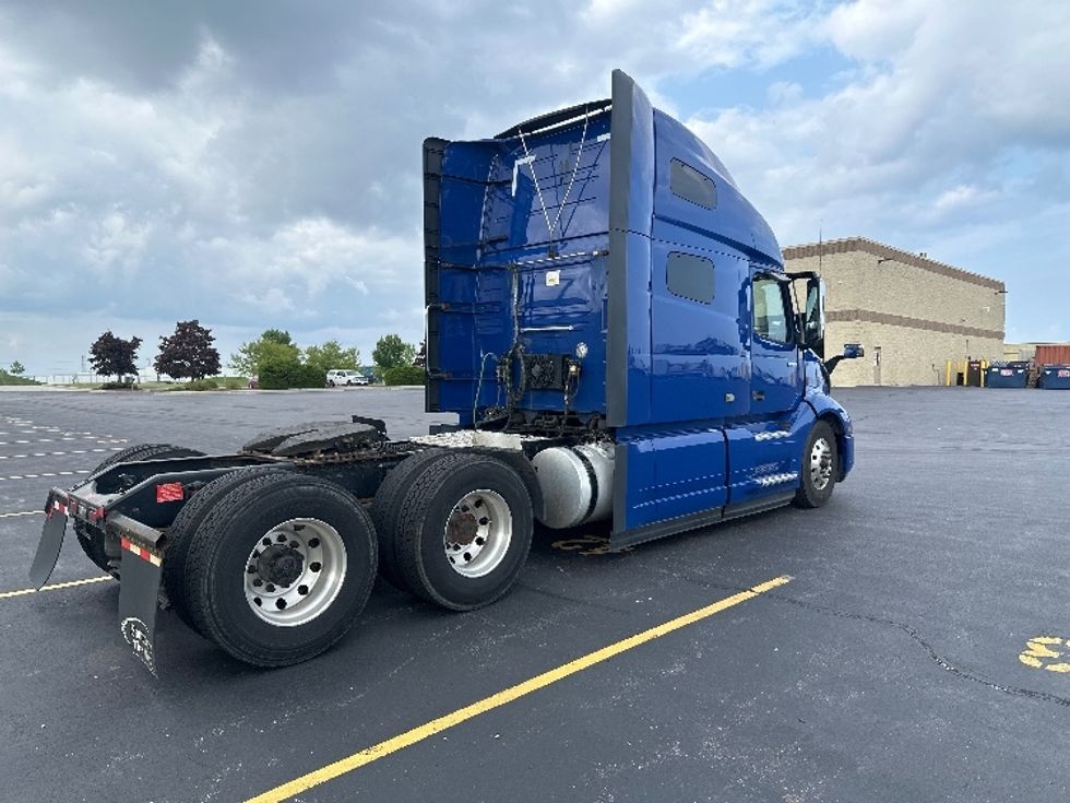 Sleeper Tractor-Heavy Duty Tractors-Volvo-2020-VNL64760-Sheboygan-WI-817,622\n\t\tmiles-$ 45,250 - Image 7