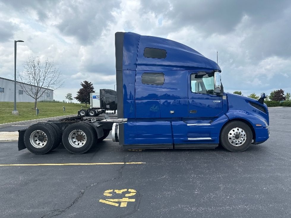 Sleeper Tractor-Heavy Duty Tractors-Volvo-2020-VNL64760-Sheboygan-WI-817,622\n\t\tmiles-$ 45,250 - Image 8