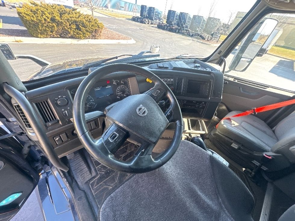 Sleeper Tractor-Heavy Duty Tractors-Volvo-2020-VNL64760-Sheboygan-WI-839,463\n\t\tmiles-$ 36,750 - Image 10