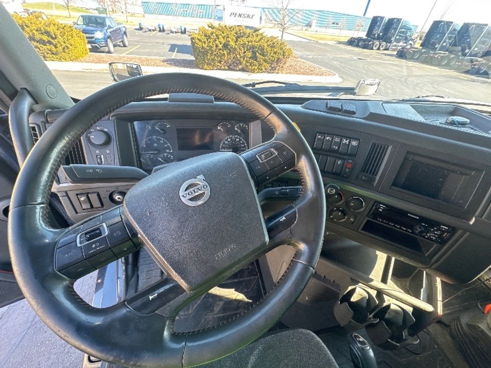 Sleeper Tractor-Heavy Duty Tractors-Volvo-2020-VNL64760-Sheboygan-WI-839,463\n\t\tmiles-$ 36,750 - Image 11