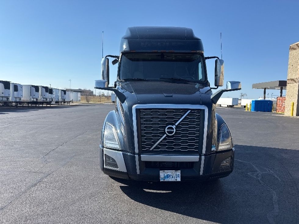 Sleeper Tractor-Heavy Duty Tractors-Volvo-2020-VNL64760-Sheboygan-WI-839,463\n\t\tmiles-$ 36,750 - Image 2