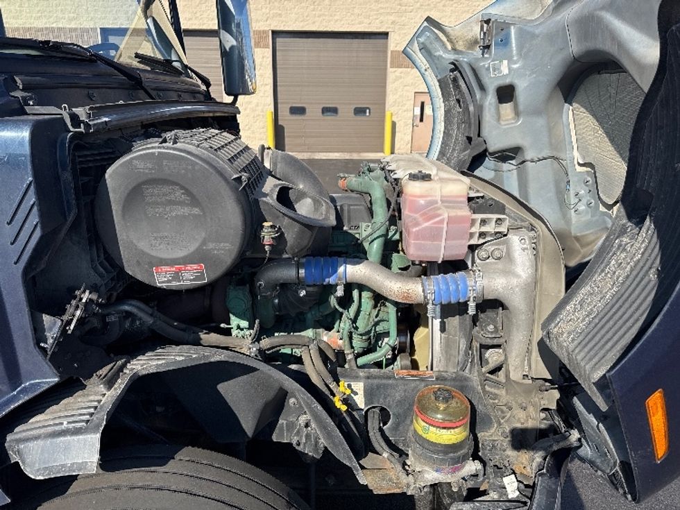 Sleeper Tractor-Heavy Duty Tractors-Volvo-2020-VNL64760-Sheboygan-WI-839,463\n\t\tmiles-$ 36,750 - Image 20