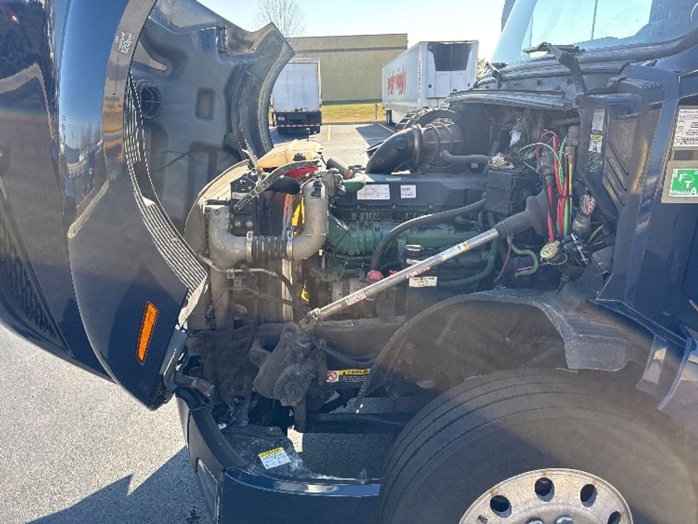 Sleeper Tractor-Heavy Duty Tractors-Volvo-2020-VNL64760-Sheboygan-WI-839,463\n\t\tmiles-$ 36,750 - Image 21