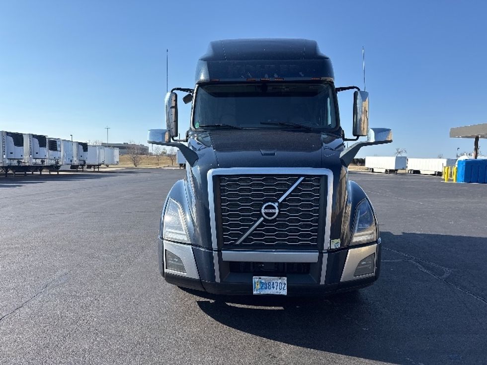 Sleeper Tractor-Heavy Duty Tractors-Volvo-2020-VNL64760-Sheboygan-WI-863,153\n\t\tmiles-$ 35,000 - Image 2