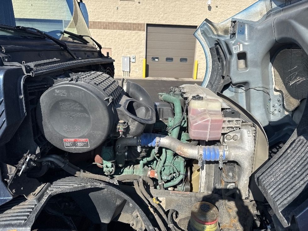 Sleeper Tractor-Heavy Duty Tractors-Volvo-2020-VNL64760-Sheboygan-WI-863,153\n\t\tmiles-$ 35,000 - Image 20