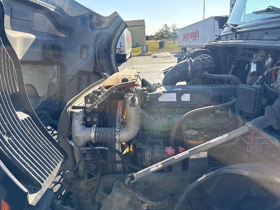 Sleeper Tractor-Heavy Duty Tractors-Volvo-2020-VNL64760-Sheboygan-WI-863,153\n\t\tmiles-$ 35,000 - Image 21