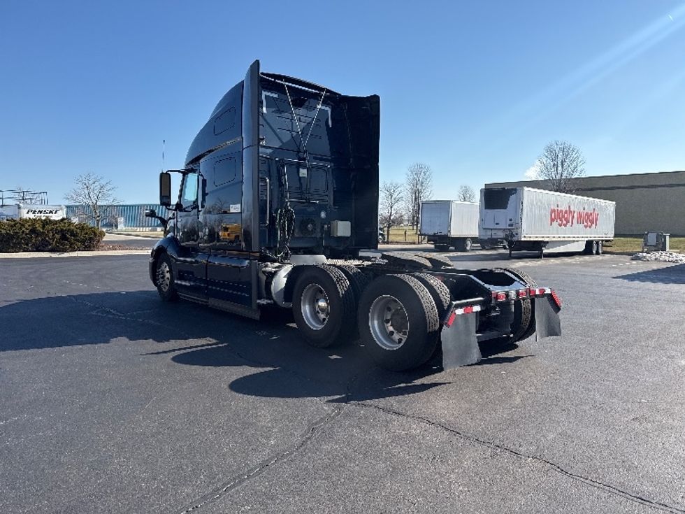 Sleeper Tractor-Heavy Duty Tractors-Volvo-2020-VNL64760-Sheboygan-WI-863,153\n\t\tmiles-$ 35,000 - Image 5
