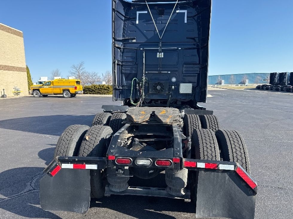Sleeper Tractor-Heavy Duty Tractors-Volvo-2020-VNL64760-Sheboygan-WI-863,153\n\t\tmiles-$ 35,000 - Image 6