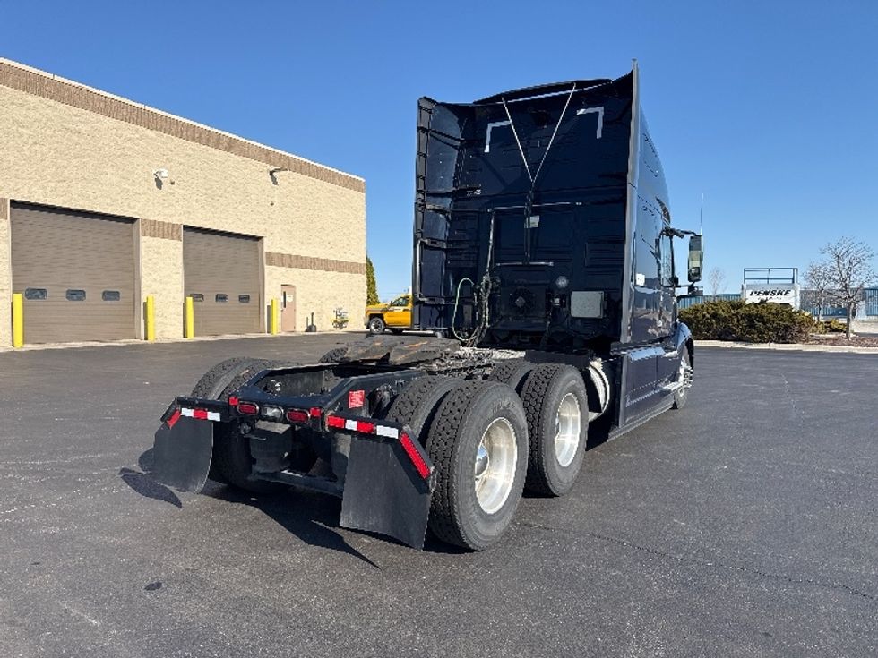 Sleeper Tractor-Heavy Duty Tractors-Volvo-2020-VNL64760-Sheboygan-WI-863,153\n\t\tmiles-$ 35,000 - Image 7