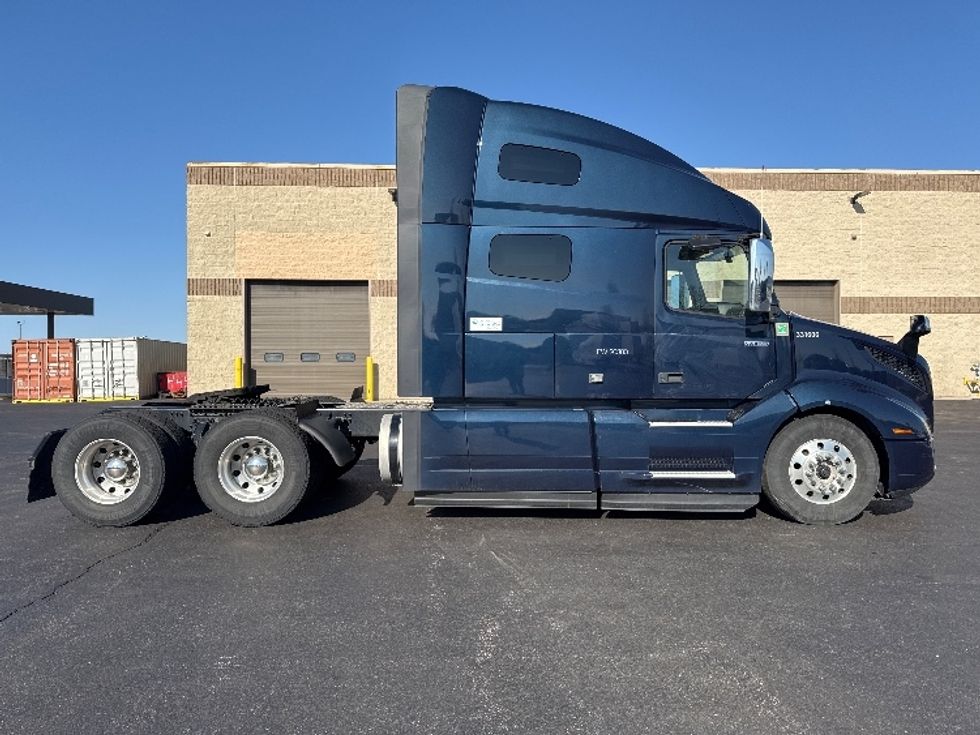 Sleeper Tractor-Heavy Duty Tractors-Volvo-2020-VNL64760-Sheboygan-WI-863,153\n\t\tmiles-$ 35,000 - Image 8