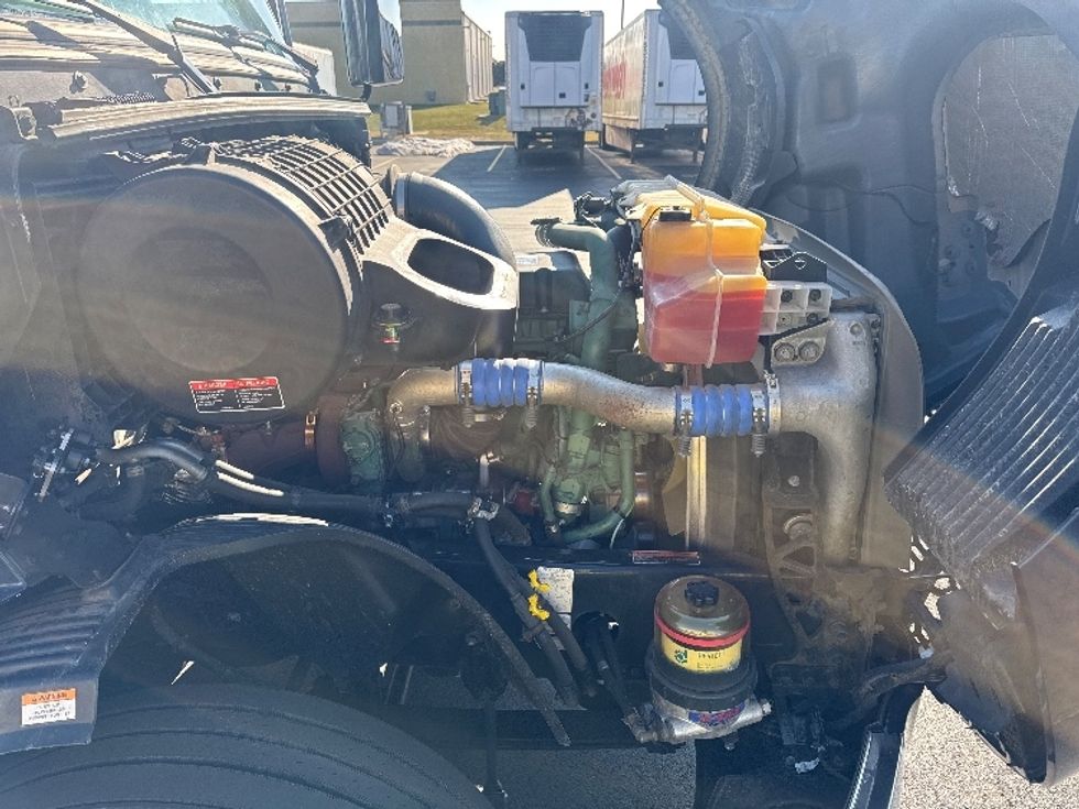 Sleeper Tractor-Heavy Duty Tractors-Volvo-2020-VNL64760-Sheboygan-WI-866,984\n\t\tmiles-$ 34,750 - Image 20