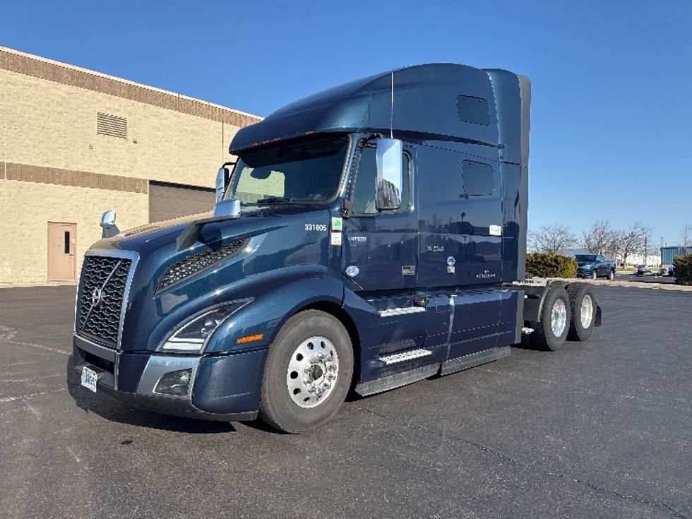 Sleeper Tractor-Heavy Duty Tractors-Volvo-2020-VNL64760-Sheboygan-WI-866,984\n\t\tmiles-$ 34,750 - Image 3