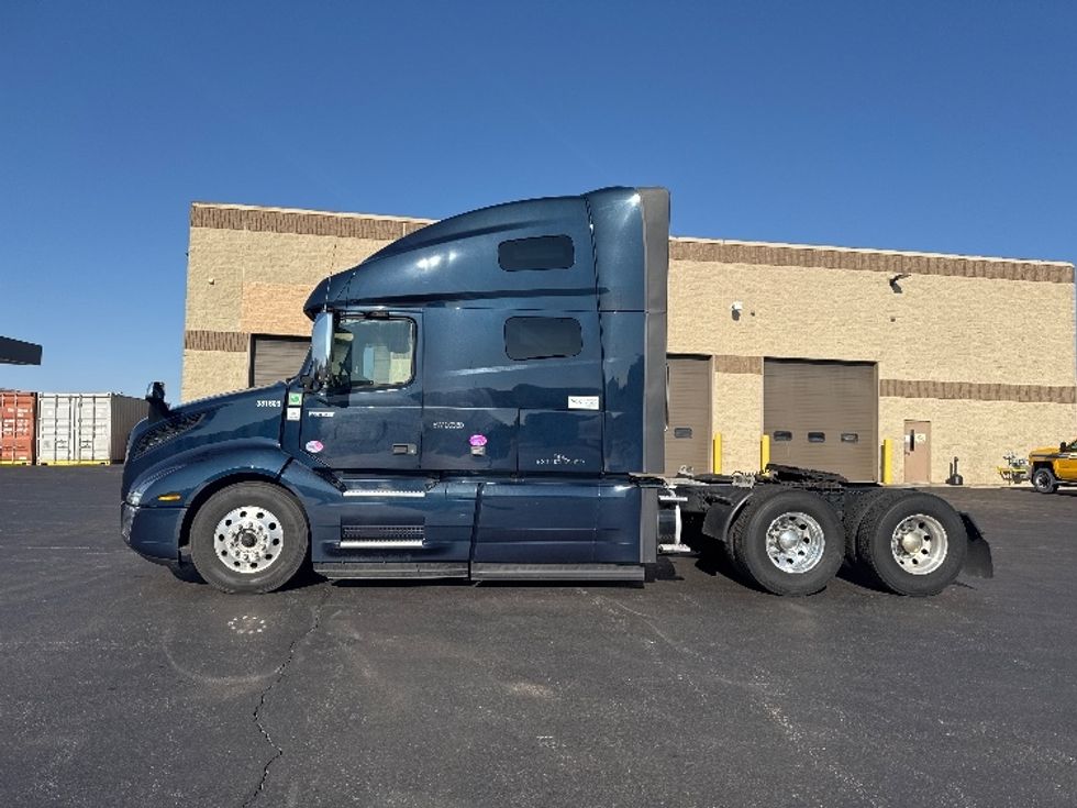 Sleeper Tractor-Heavy Duty Tractors-Volvo-2020-VNL64760-Sheboygan-WI-866,984\n\t\tmiles-$ 34,750 - Image 4