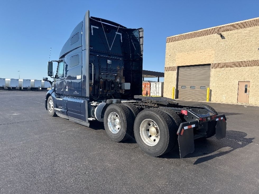 Sleeper Tractor-Heavy Duty Tractors-Volvo-2020-VNL64760-Sheboygan-WI-866,984\n\t\tmiles-$ 34,750 - Image 5