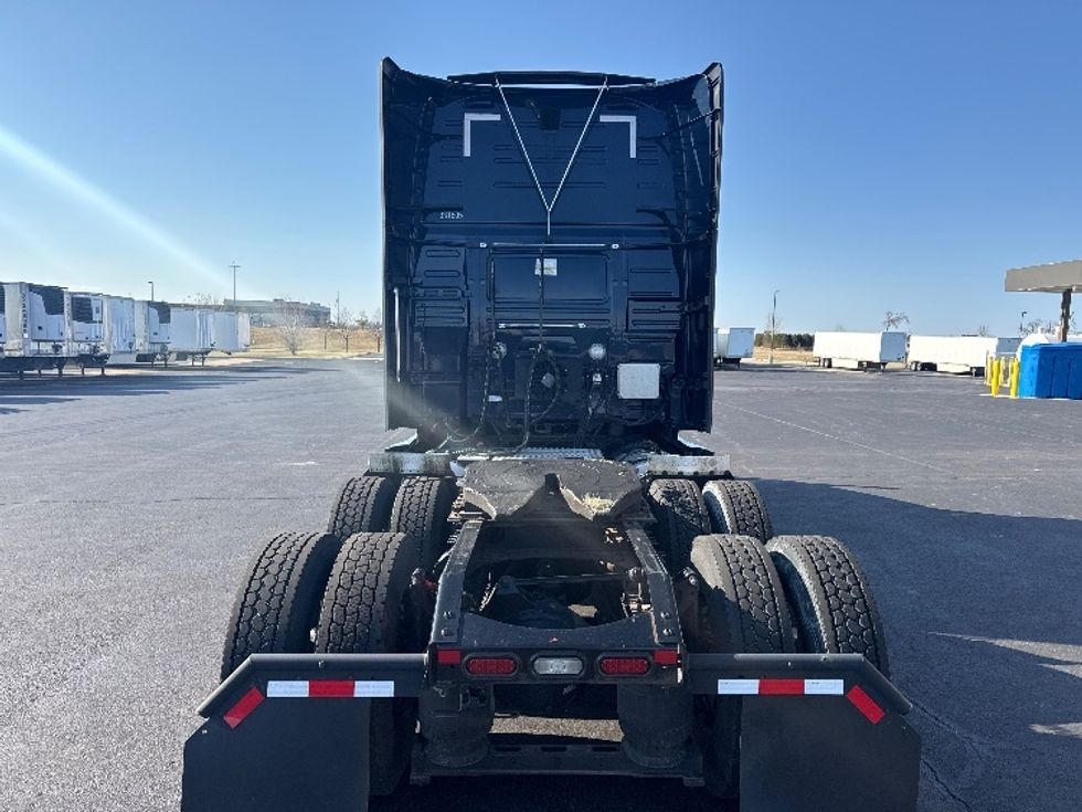 Sleeper Tractor-Heavy Duty Tractors-Volvo-2020-VNL64760-Sheboygan-WI-866,984\n\t\tmiles-$ 34,750 - Image 6