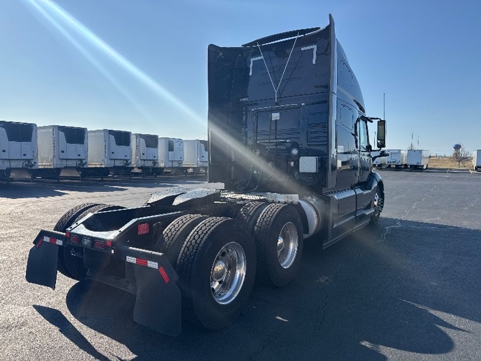 Sleeper Tractor-Heavy Duty Tractors-Volvo-2020-VNL64760-Sheboygan-WI-866,984\n\t\tmiles-$ 34,750 - Image 7
