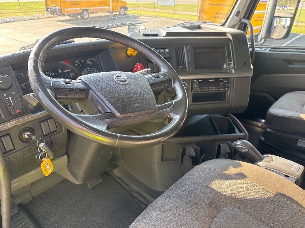 Sleeper Tractor-Heavy Duty Tractors-Volvo-2020-VNL64760-Spartanburg-SC-538,990\n\t\tmiles-$ 57,750 - Image 10