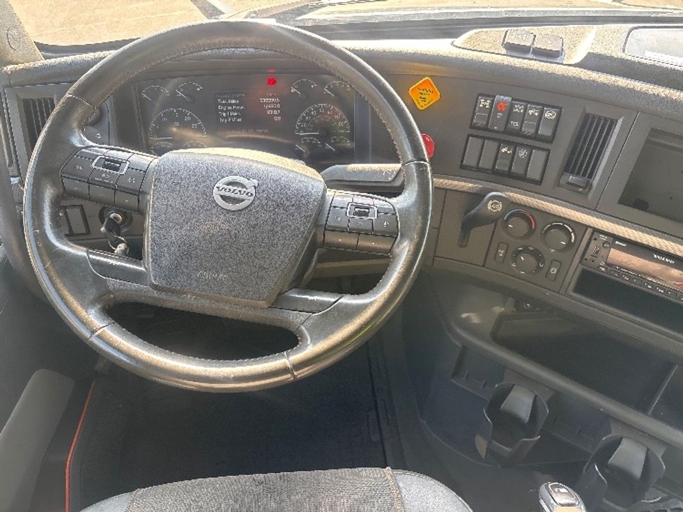 Sleeper Tractor-Heavy Duty Tractors-Volvo-2020-VNL64760-Spartanburg-SC-538,990\n\t\tmiles-$ 57,750 - Image 11
