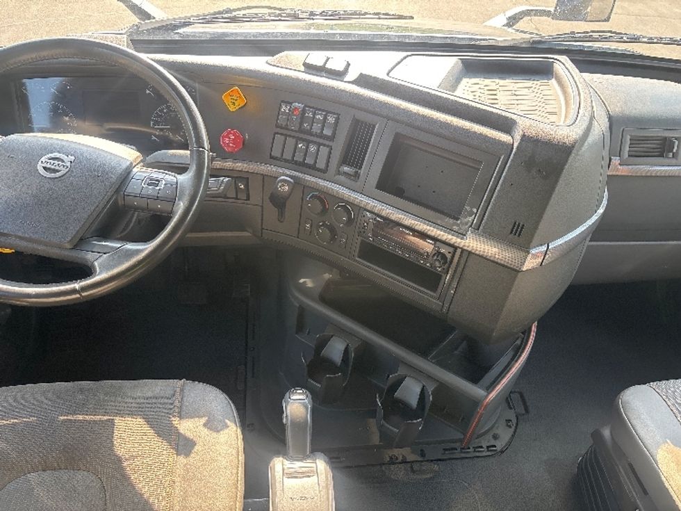 Sleeper Tractor-Heavy Duty Tractors-Volvo-2020-VNL64760-Spartanburg-SC-538,990\n\t\tmiles-$ 57,750 - Image 12