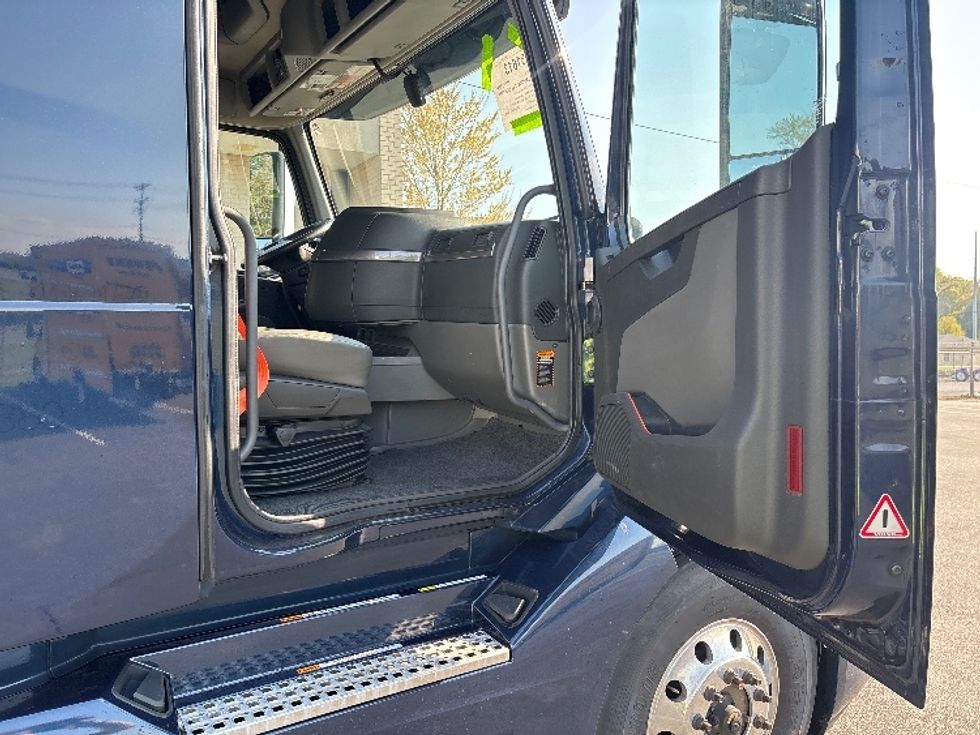Sleeper Tractor-Heavy Duty Tractors-Volvo-2020-VNL64760-Spartanburg-SC-538,990\n\t\tmiles-$ 57,750 - Image 13