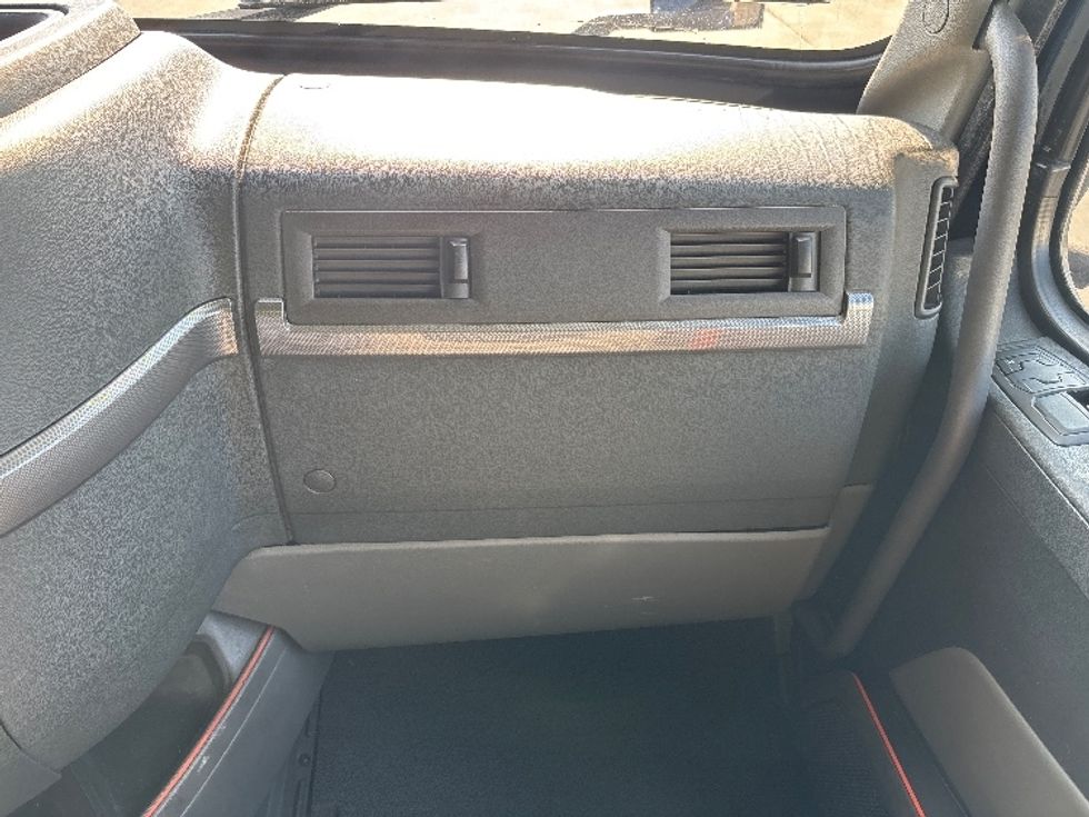 Sleeper Tractor-Heavy Duty Tractors-Volvo-2020-VNL64760-Spartanburg-SC-538,990\n\t\tmiles-$ 57,750 - Image 14