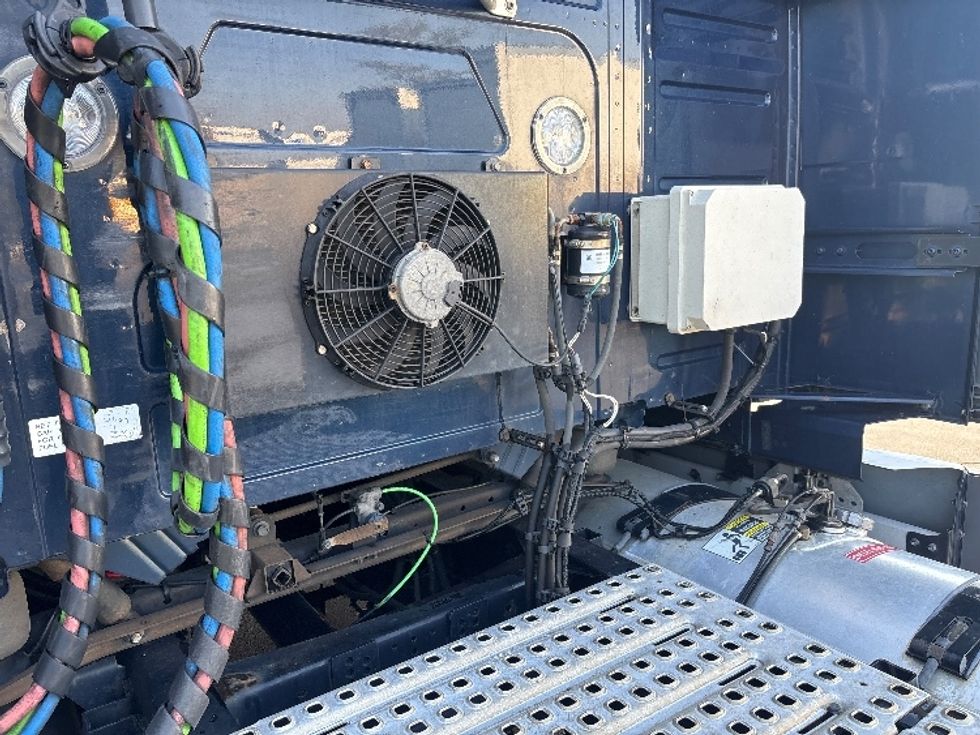 Sleeper Tractor-Heavy Duty Tractors-Volvo-2020-VNL64760-Spartanburg-SC-538,990\n\t\tmiles-$ 57,750 - Image 22