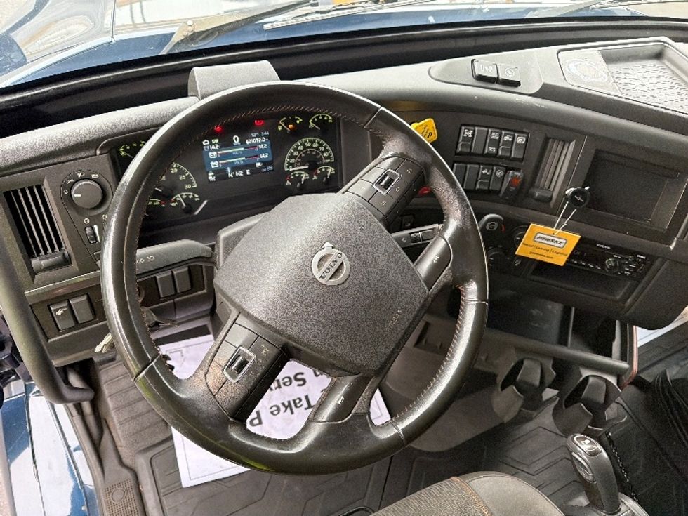 Sleeper Tractor-Heavy Duty Tractors-Volvo-2020-VNL64760-Spartanburg-SC-621,071\n\t\tmiles-$ 54,250 - Image 10