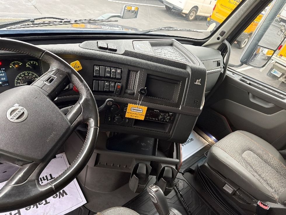 Sleeper Tractor-Heavy Duty Tractors-Volvo-2020-VNL64760-Spartanburg-SC-621,071\n\t\tmiles-$ 54,250 - Image 12