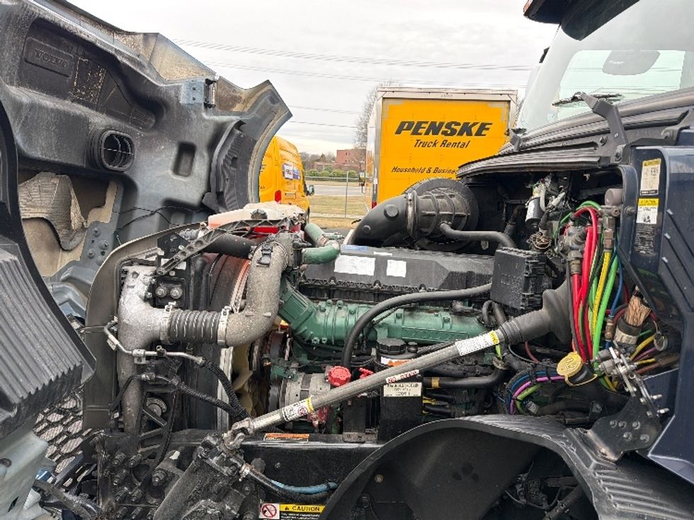 Sleeper Tractor-Heavy Duty Tractors-Volvo-2020-VNL64760-Spartanburg-SC-621,071\n\t\tmiles-$ 54,250 - Image 21