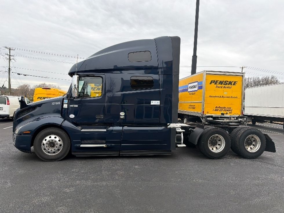 Sleeper Tractor-Heavy Duty Tractors-Volvo-2020-VNL64760-Spartanburg-SC-621,071\n\t\tmiles-$ 54,250 - Image 4